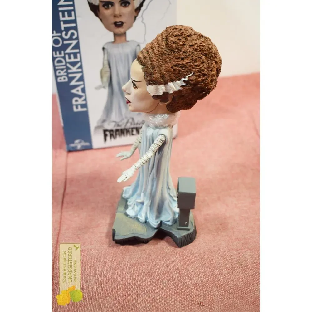 NECA Universal Monsters Bride of Frankenstein Head Knocker (Pack Wear)